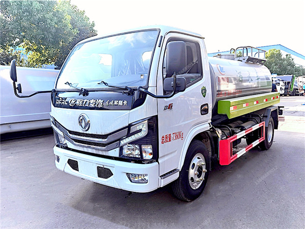 改工藝、提質(zhì)量東風(fēng)多利卡D6灑水車3-5噸市場的領(lǐng)航員