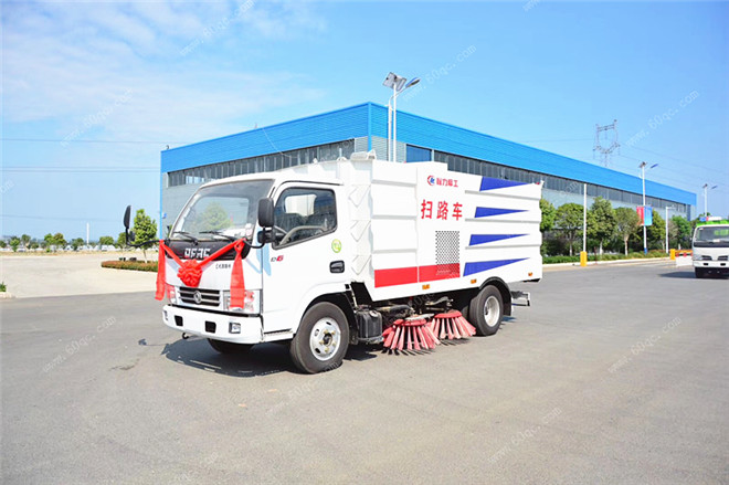東風(fēng)多利卡D6掃路車